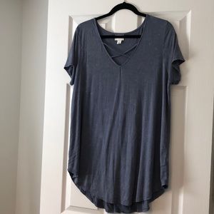 Gray blue criss cross tunic tee